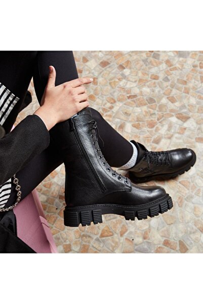 Celal Gültekin Kadın Siyah Fermuarlı Kalın Tabanlı Deri Postal Bot