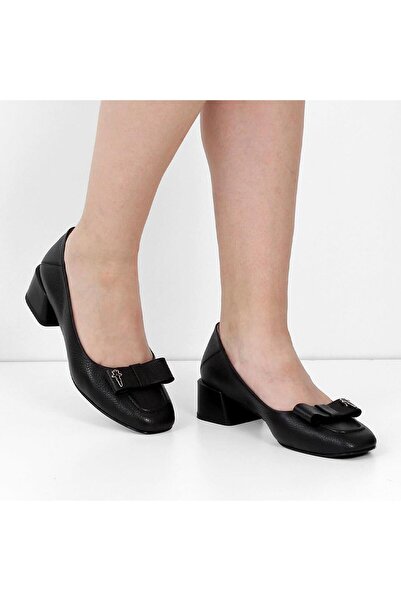 Celal Gültekin Kadın Siyah Tokalı Kalın Topuklu Deri Klasik Ayakkabı