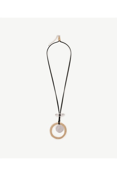 Yargıcı Metal Aksesuarlı İp Kolye