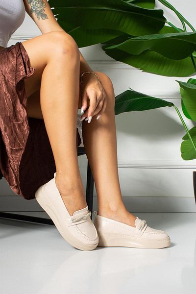 ShoeTek Дамски обувки с мокасини Ариана, верига, украсена със скъпоценни камъни, бежова кожа