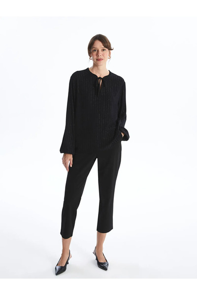 LC Waikiki LCWAIKIKI Classic Siyah Çizgili Bağlamalı Yaka Desenli Kadın Bluz