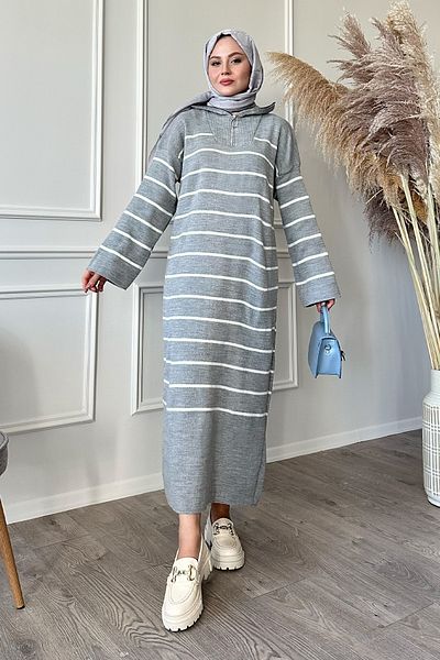 InStyle Graues Strickkleid mit Nadelstreifen und Reißverschluss