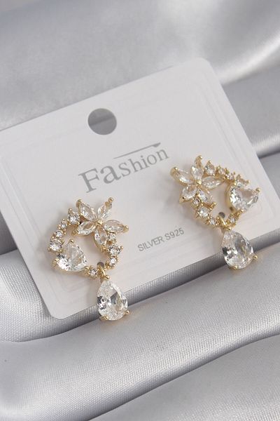 Skygo Gold Colored Brass Zircon Stone Flower Patterned Women's Earrings - Dangle Detailed Tj-bkp8454