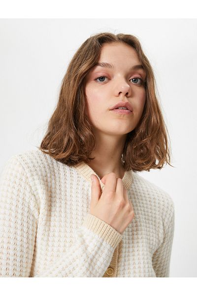 Koton Crew Neck and Pocket Detailed Knitwear Cardigan - Buttoned Long Sleeve