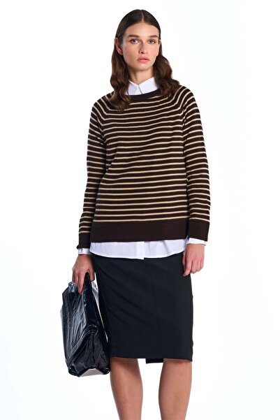 SHERIN Καφέ ριγέ μπλούζα με λαιμόκοψη