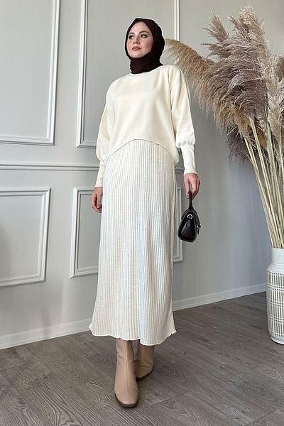 InStyle Трикотажний костюм екрю з рукавами-буфами