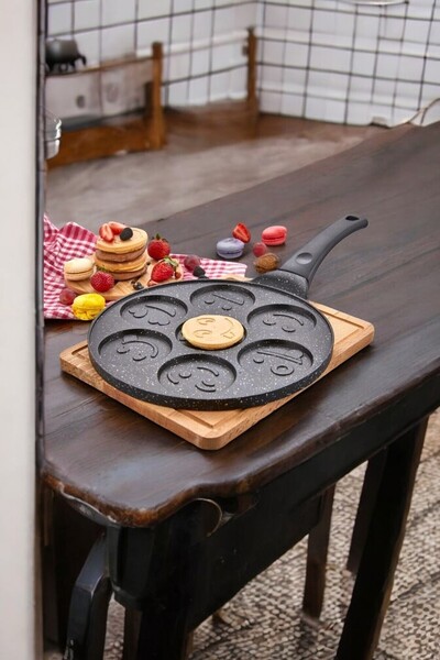 CocoVia Gülen Yüz Şekilli Tava | Granit Döküm Pankek Tavası