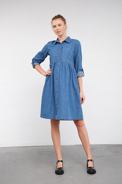 BUSA Rochie albastră de maternitate midi din denim - mânecă pliabilă și detaliu cu nasturi în față