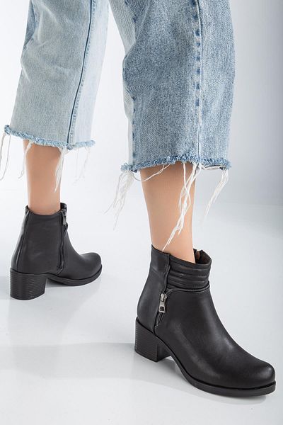 Dilimler Ayakkabı Black Women's Short Heeled Boots with Zipper Accessories