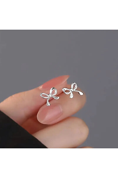 Şık Minimalist Fiyonklu Oyma Çivi Küpeler