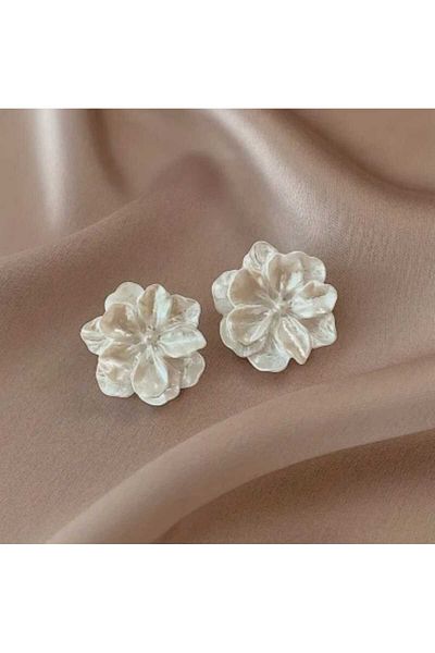 Bujiteri White Resin Gardenia Flower Earrings