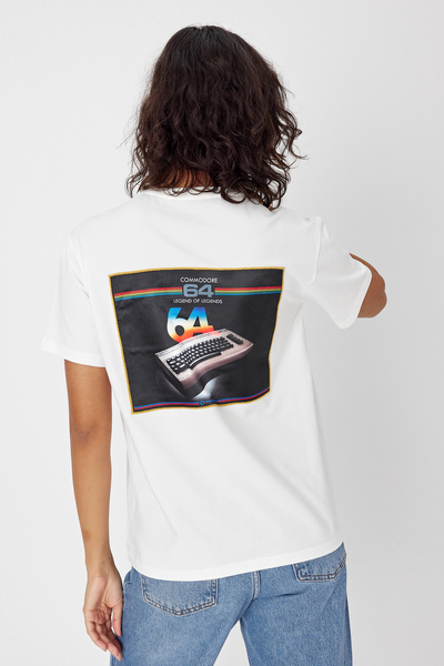 Butikgiz Μπλουζάκι Komodor 64 - 100% βαμβάκι με σχέδιο τεχνητής νοημοσύνης στην πλάτη απλικέ εμπριμέ με κανονική εφαρμογή