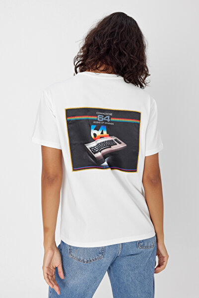 Butikgiz Μπλουζάκι Komodor 64 - 100% βαμβάκι με σχέδιο τεχνητής νοημοσύνης στην πλάτη απλικέ εμπριμέ με κανονική εφαρμογή