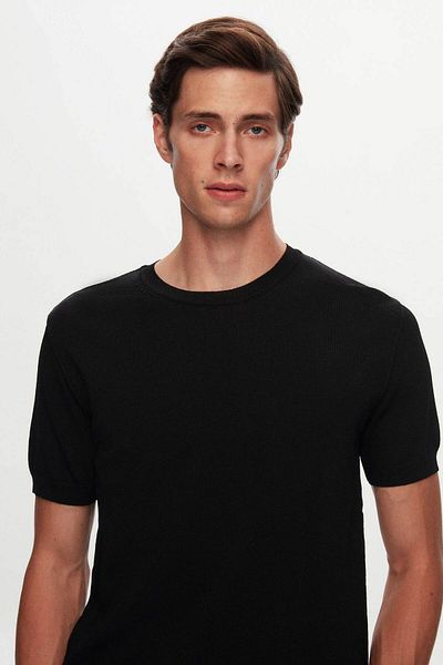Twn Slim Fit Μαύρο απλό πλεκτό μπλουζάκι από ρεγιόν πλεκτό