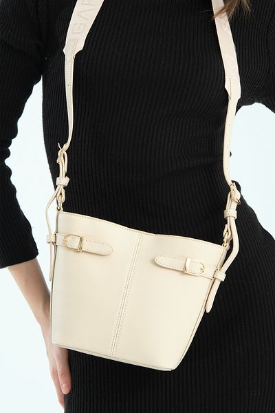 Garbalia Tokyo - Women's Shoulder Bag Cream with Adjustable Strap, Zipper Pocket and Magnet
