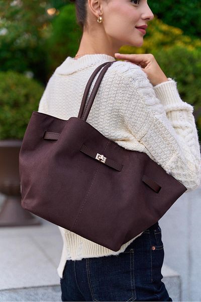 Madamra Braune Damen-Hand- und Umhängetasche aus Wildleder mit Kordelzug und Clip