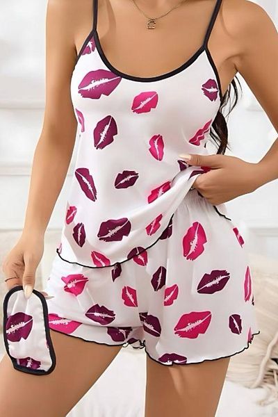 Bernato Set de pijamale cu bretele cu design alb Kiss pentru femei, cu mini pantaloni scurți și bandă pentru ochi