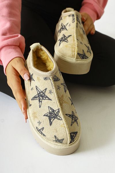 Limoya Κοντές γυναικείες μπότες Gamila Beige Suede με μοτίβο αστεριών με γούνα στο εσωτερικό, γυναικεία μποτάκια