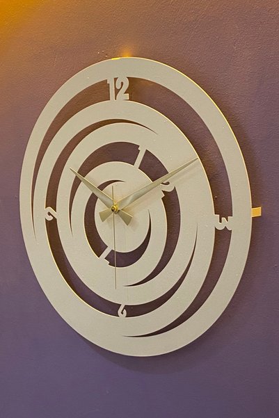 MOOCLOCK Ceas de perete cu mecanism silențios, model Crescent, din metal, tăi...