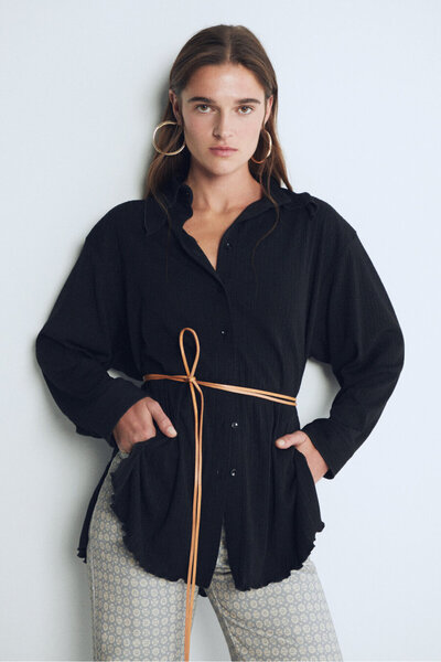 Pilea Черна риза с тънки ивици