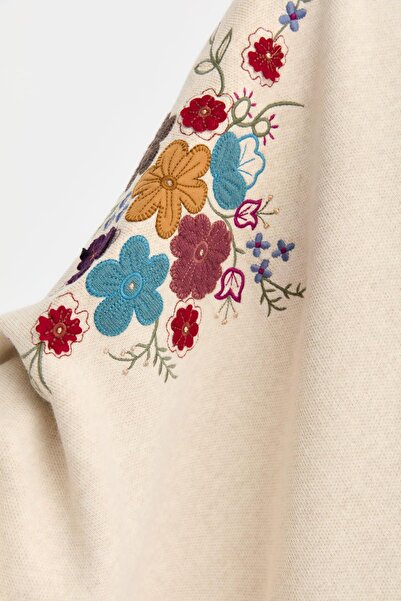 Desen Triko Γυναικείο σάλι Melange - Κεντημένο με λουλούδι στο μέσο