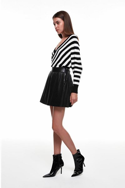 Quzu Black Short Pleated Skirt