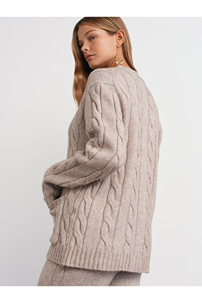 Dilvin 60266 Μοντέλο πλεκτή ζακέτα με λαιμόκοψη V και λεπτομέρεια πλέξης μαλλιών - Mink M.