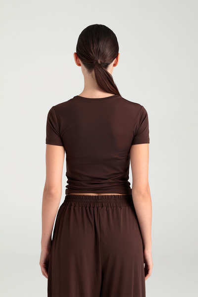 SHEISMONO Μπλούζα Soft Touch με κοντό μανίκι με στρογγυλή λαιμόκοψη καφέ