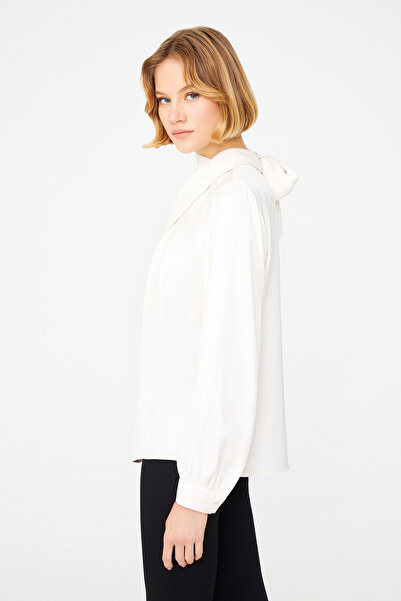 Naramaxx Yaka Burgu Detaylı Bluz