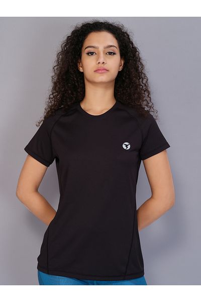 Technosport By Styli تي شيرت سادة بقصّة Slim Fit ورقبة دائرية مع لمسة من Techno Cool