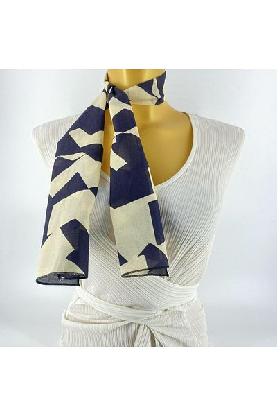 Tedz Collection PAREDORA Large Geometric Patterned Black Cream Short Scarf