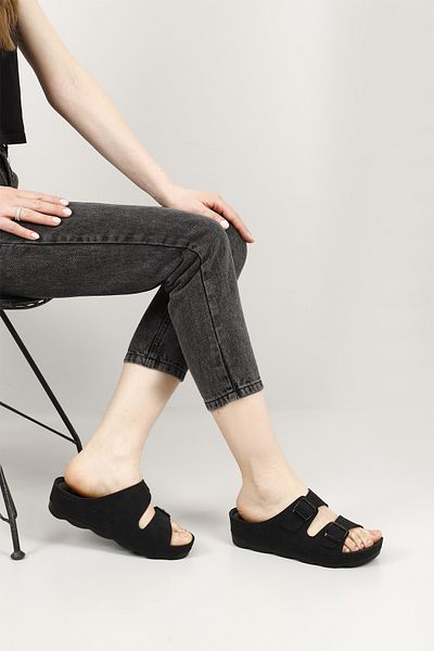 GÖNDERİ(R) Women / Girls Black Buckle Wedge Sole Comfort Slippers