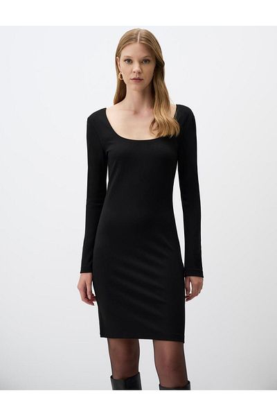 Jimmy Key Rochie midi tricotată cu mânecă lungă, neagră, cu decolteu în U