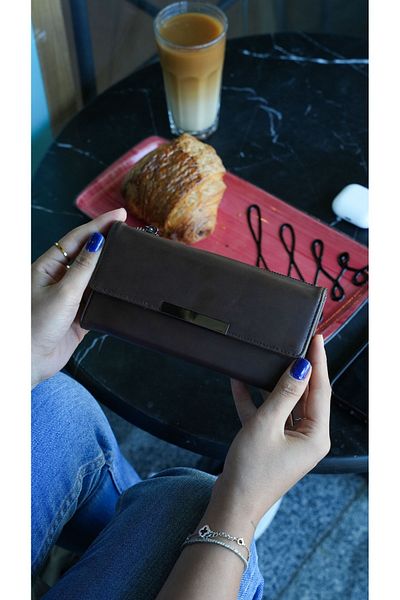 Crew Leather Luxury Women's Wallet - Metal Detailed - Women's Portfolio Wallet