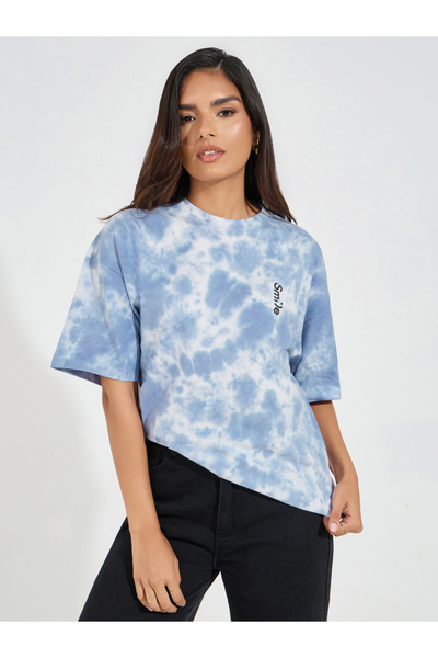 Styli تي شيرت كبير الحجم بطباعة صبغية مع كتف منسدلة