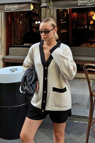 Swist Beige Garnished Stripe Detaillierte Tasche Gold Knopf Damen Strickjacke