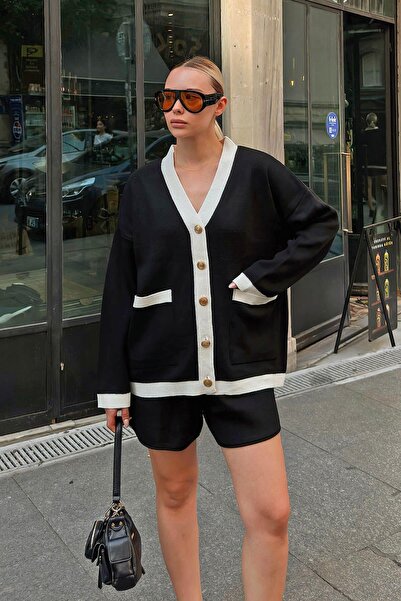 Swist Siyah Garnili Şerit Detaylı Cepli Gold Düğmeli Kadın Triko Hırka