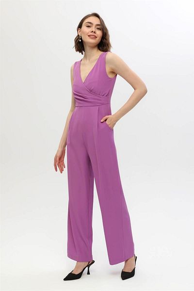 HomeStore Jumpsuit mit gegossenem Umschlagausschnitt