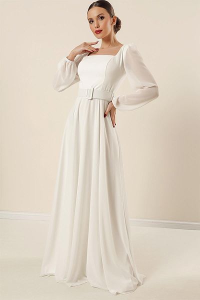 By Saygı Langes Abendkleid aus Chiffon mit quadratischem Ausschnitt, Gürtel und Taillenfutter