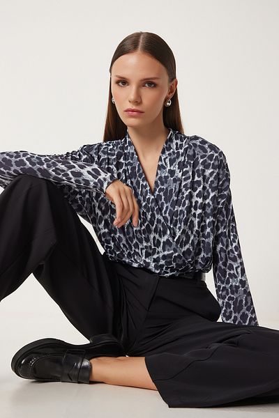Lovelyİstanbul Leopard Patterned Padded Sandy Blouse - Wrap Collar, Snap, Gray Black Lzh0005