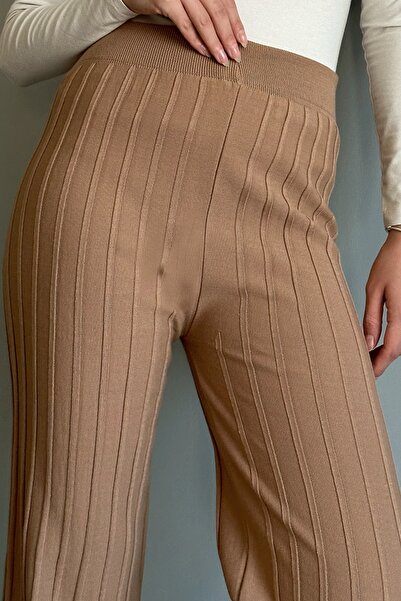 InStyle Πλεκτό παντελόνι Camel με χοντρό ραβδώσεις