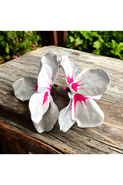 alsaccessories Kadın Beyaz Renk İçi Çiçekli Orkide Küpe