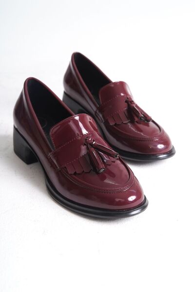 Brs Kalın Topuklu Yuvarlak Burun Püskül Detaylı Klasik Topuklu Ayakkabı Martha Bordo Rugan