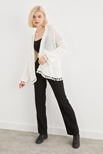 Cockatoo Γυναικεία λευκά πλεκτά με λεπτομέρειες