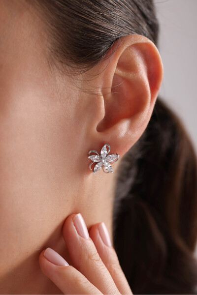 Nereze 925 Ayar Gümüş Rodyum Kaplama Kamelya Çiçeği Model Küpe