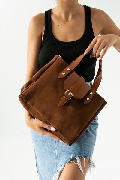 Daj Company Dámská semišová taška s přezkou v hnědé barvě