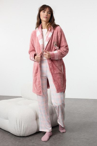 Trendyol Collection Zimní pletený župan Wellsoft – sušená růže, s páskem, vyšívaný a kostkovaný Detailní Thmaw25Sb00009