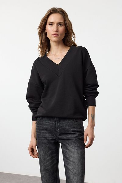 Trendyol Collection Schwarzes Oversize-Sweatshirt mit dickem V-Ausschnitt – TWOAW25SW00147