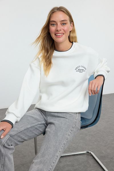 Trendyol Collection Извънгабаритен трикотажен суичър от полар с бродиран лозунг с блокирани цветове - Twoaw25Sw00245