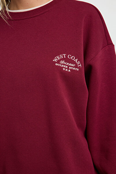 Trendyol Collection Βουργουνδία Σλόγκαν Κεντημένο Color Block Oversize Πλεκτό Φούτερ με Παχύ Fleece Εσωτερικά TWOAW25SW00245